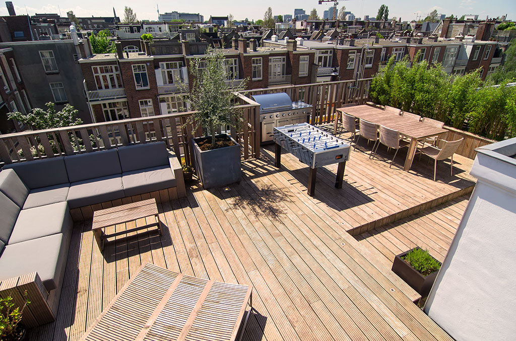 Dakterras met uitzicht over Amsterdam